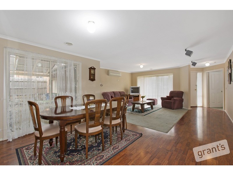 54 Earlsfield Drive, Berwick VIC 3806