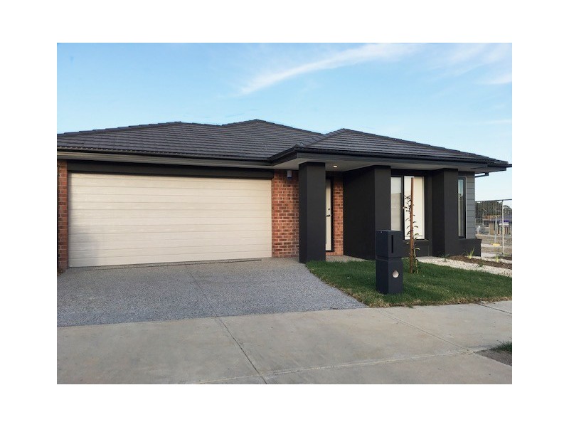 12 Basalt Drive, Clyde North VIC 3978