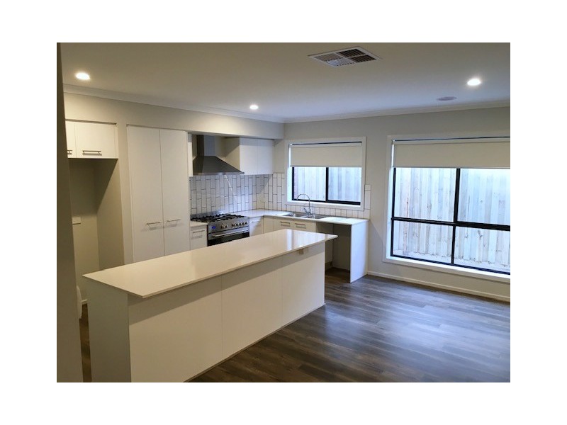 12 Basalt Drive, Clyde North VIC 3978