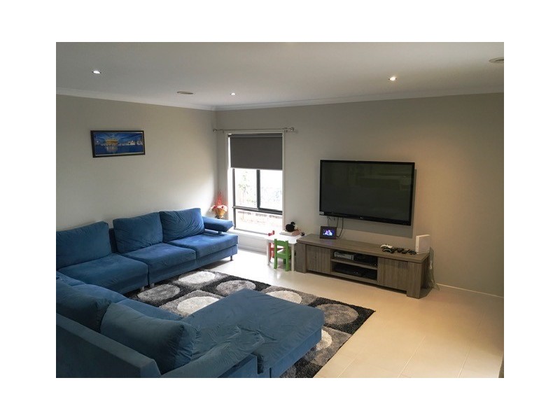 14 Vanessa Circuit, Pakenham VIC 3810