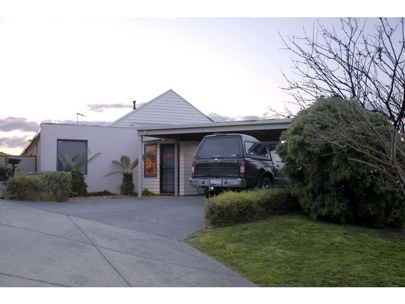 6 Jay Rise, Berwick VIC 3806