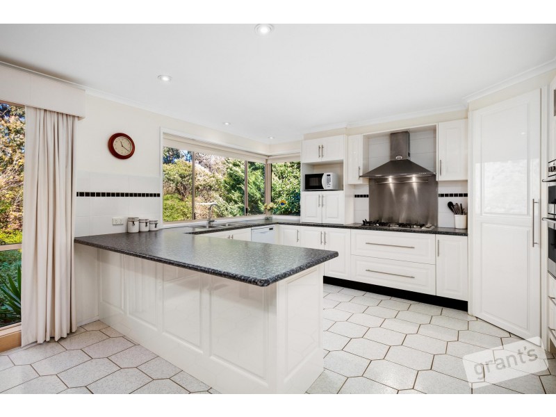 4 Barina Court, Berwick VIC 3806