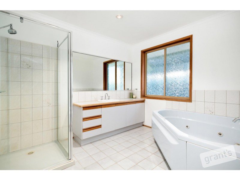 4 Barina Court, Berwick VIC 3806