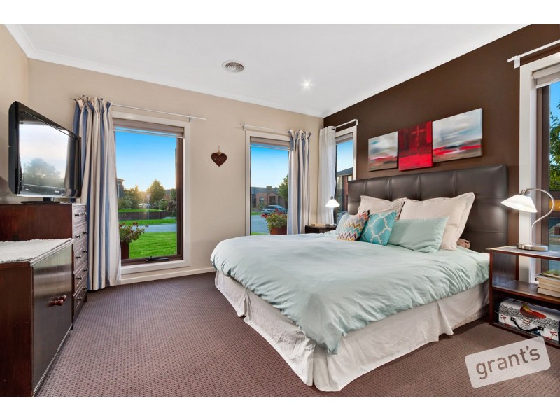2 Flack Way, Cranbourne North VIC 3977