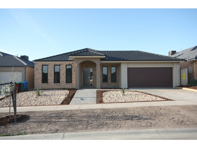 14 Manorwood Way, Berwick VIC 3806