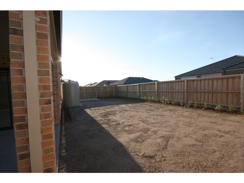 14 Manorwood Way, Berwick VIC 3806