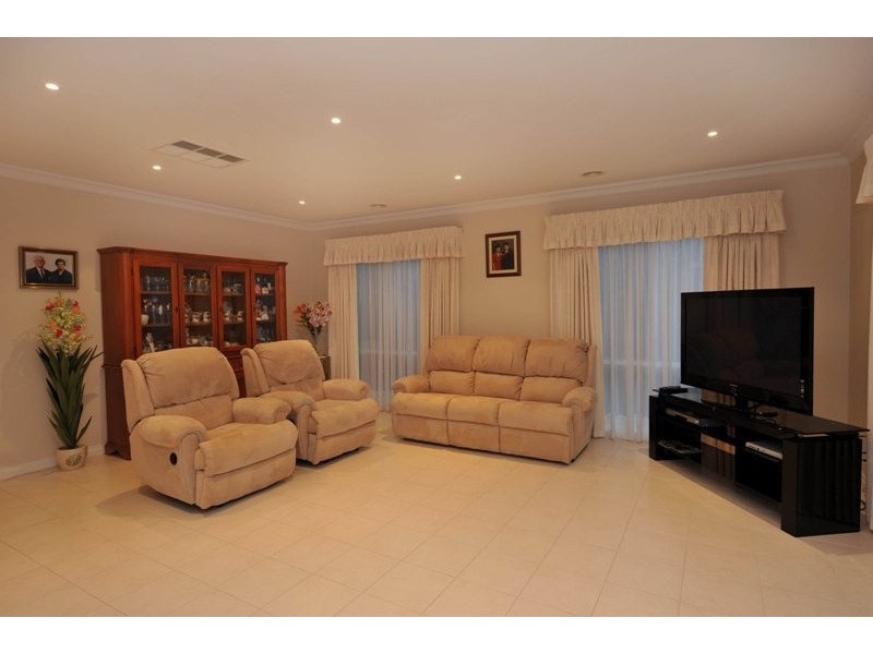 7 Glenisla Way, Berwick VIC 3806