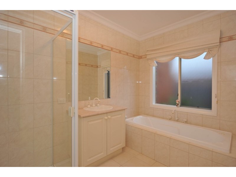 7 Glenisla Way, Berwick VIC 3806