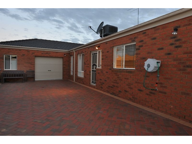 7 Glenisla Way, Berwick VIC 3806