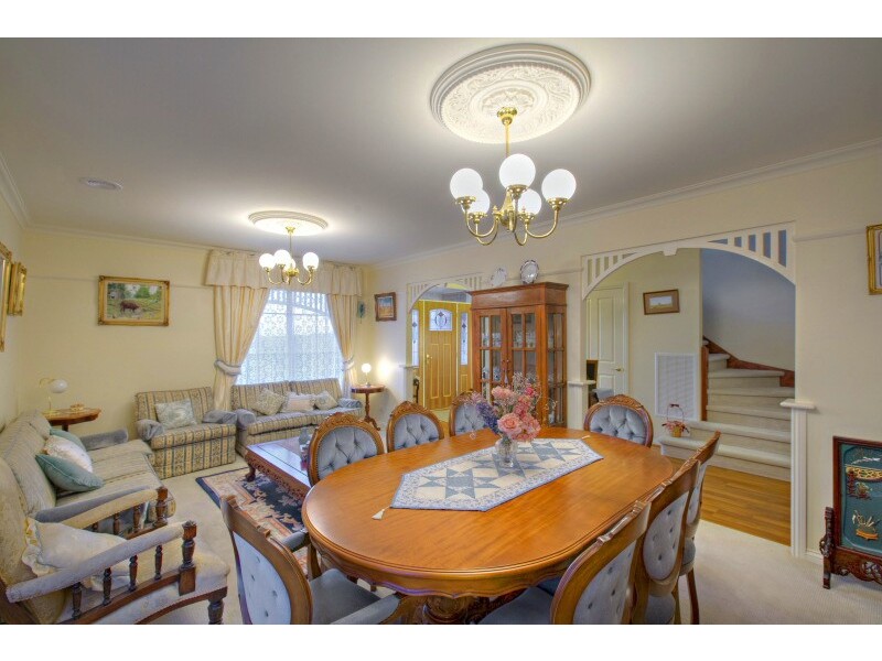 17 Tennyson Close, Berwick VIC 3806