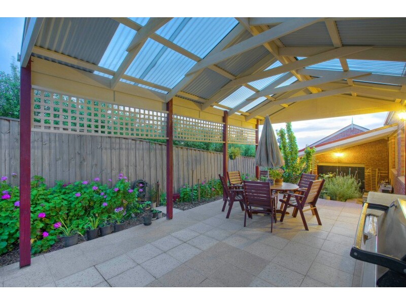 17 Tennyson Close, Berwick VIC 3806