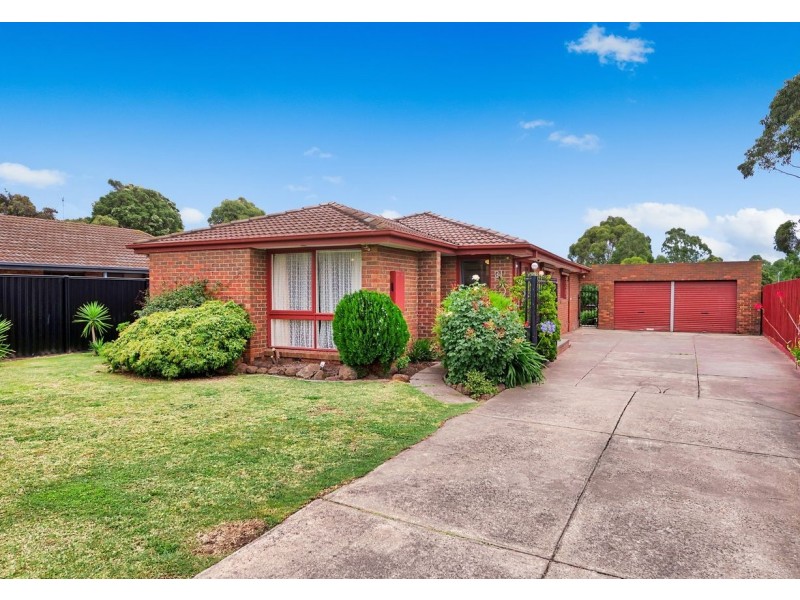 31 Blaxland Avenue, Cranbourne North VIC 3977