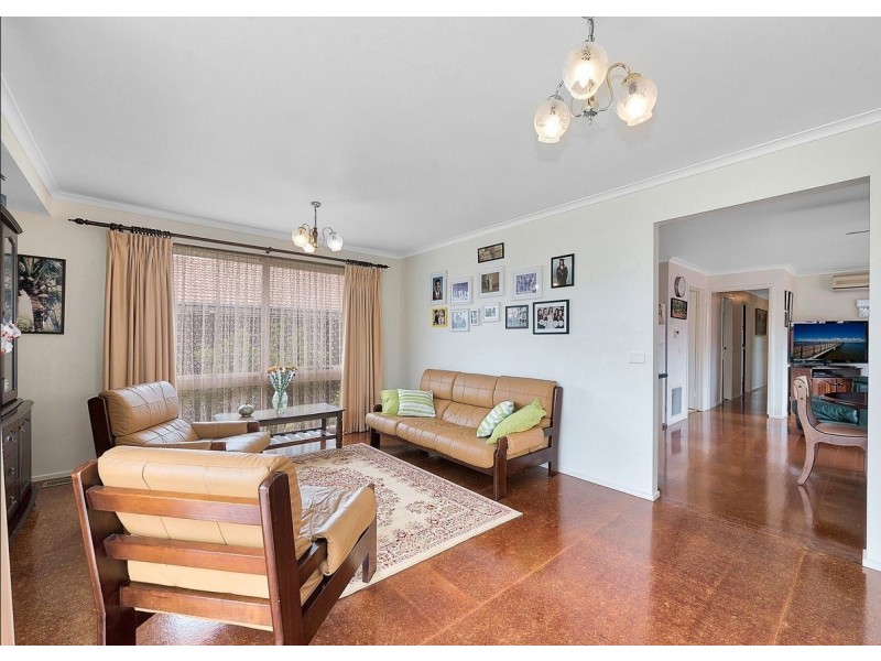 31 Blaxland Avenue, Cranbourne North VIC 3977