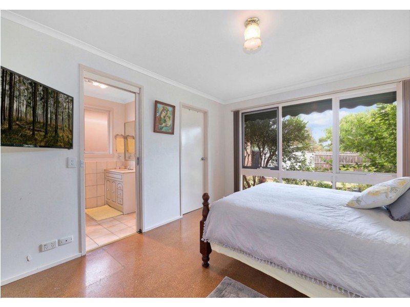 31 Blaxland Avenue, Cranbourne North VIC 3977