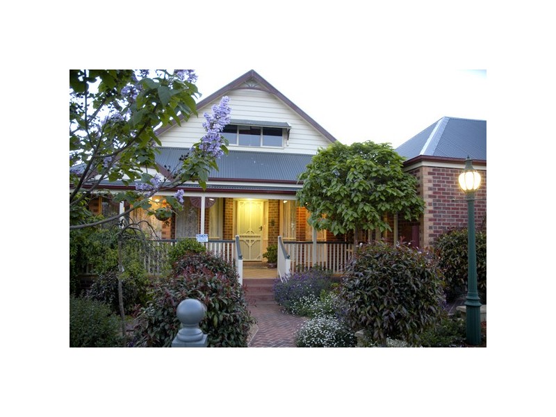 27 Mornington Grove, Berwick VIC 3806
