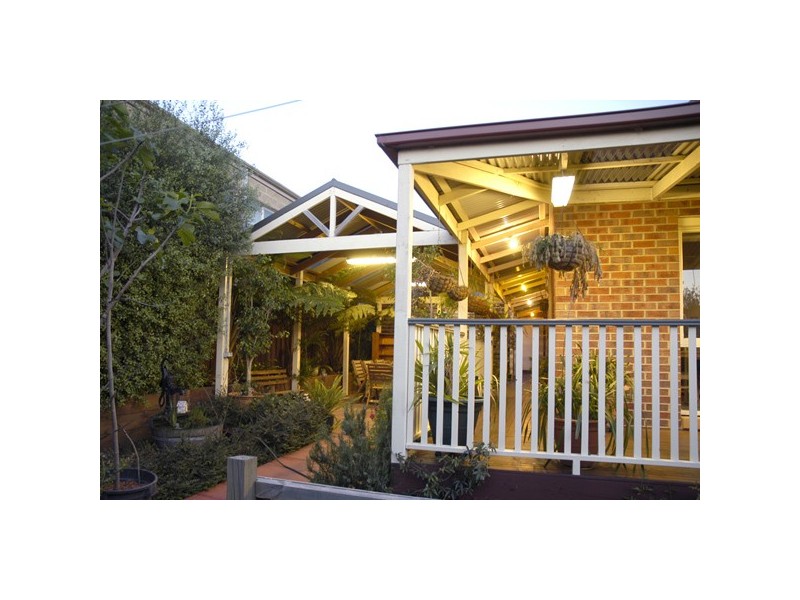 27 Mornington Grove, Berwick VIC 3806