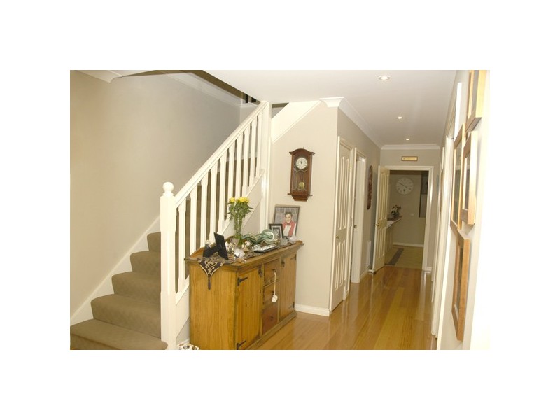 27 Mornington Grove, Berwick VIC 3806