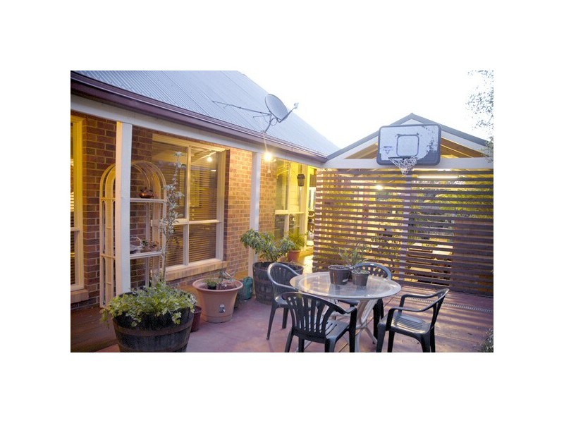 27 Mornington Grove, Berwick VIC 3806