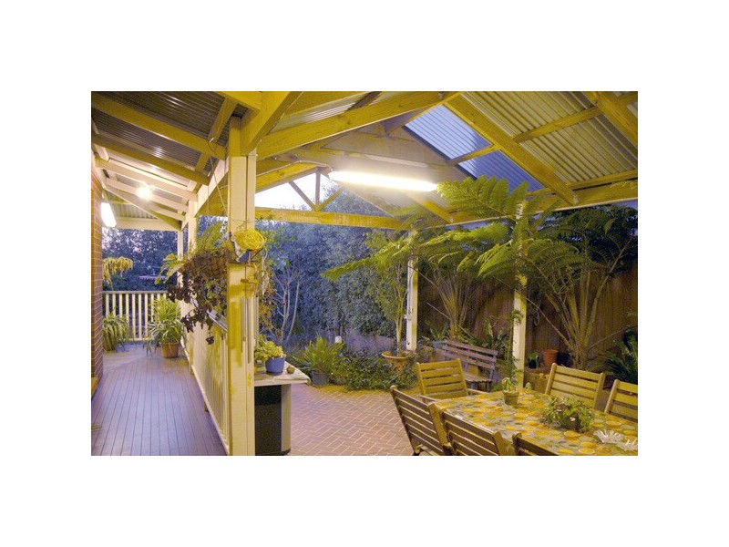 27 Mornington Grove, Berwick VIC 3806