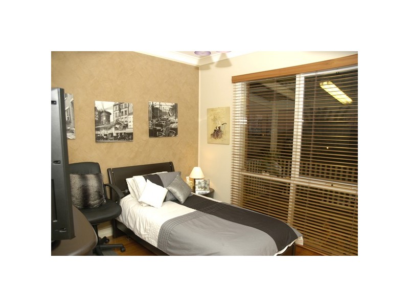 27 Mornington Grove, Berwick VIC 3806