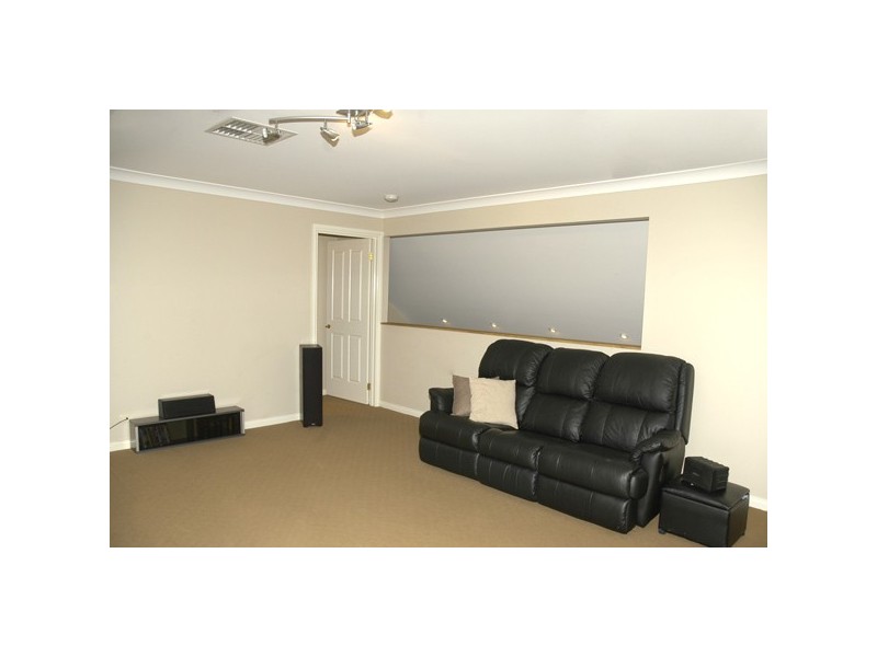 27 Mornington Grove, Berwick VIC 3806