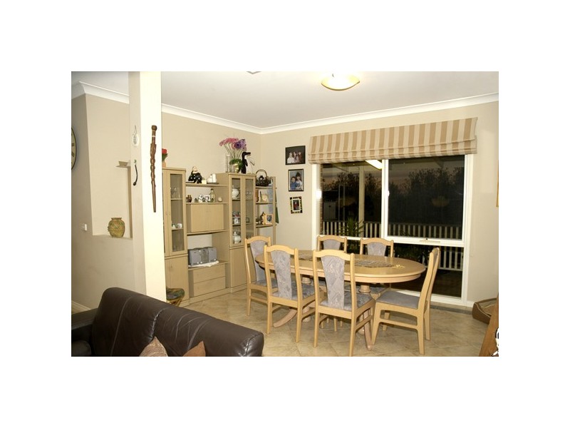 27 Mornington Grove, Berwick VIC 3806