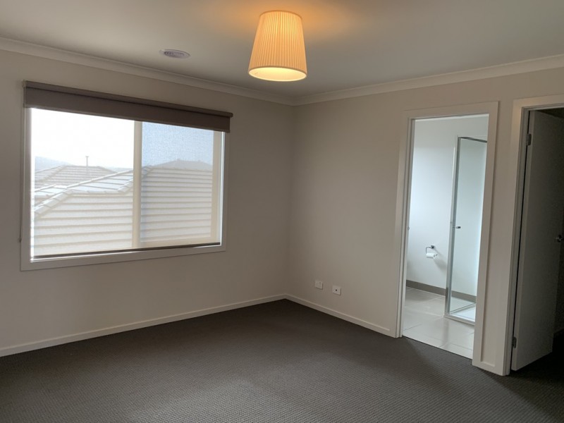 85 Waterman Drive, Clyde VIC 3978