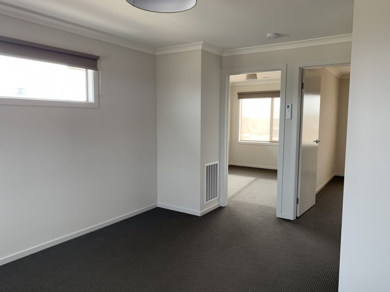 85 Waterman Drive, Clyde VIC 3978