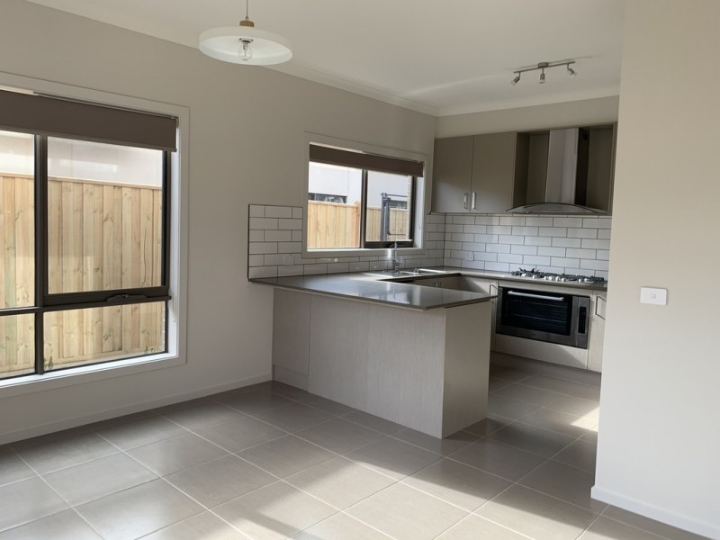 85 Waterman Drive, Clyde VIC 3978