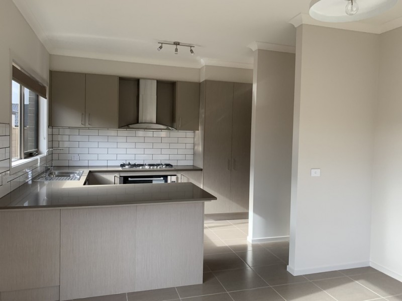 85 Waterman Drive, Clyde VIC 3978