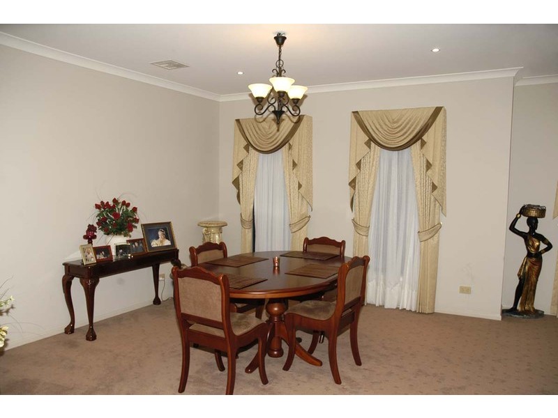 16 Meg Way, Berwick VIC 3806