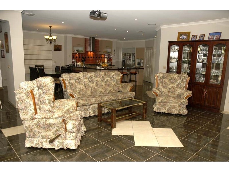 16 Meg Way, Berwick VIC 3806