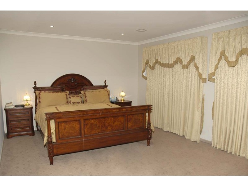 16 Meg Way, Berwick VIC 3806