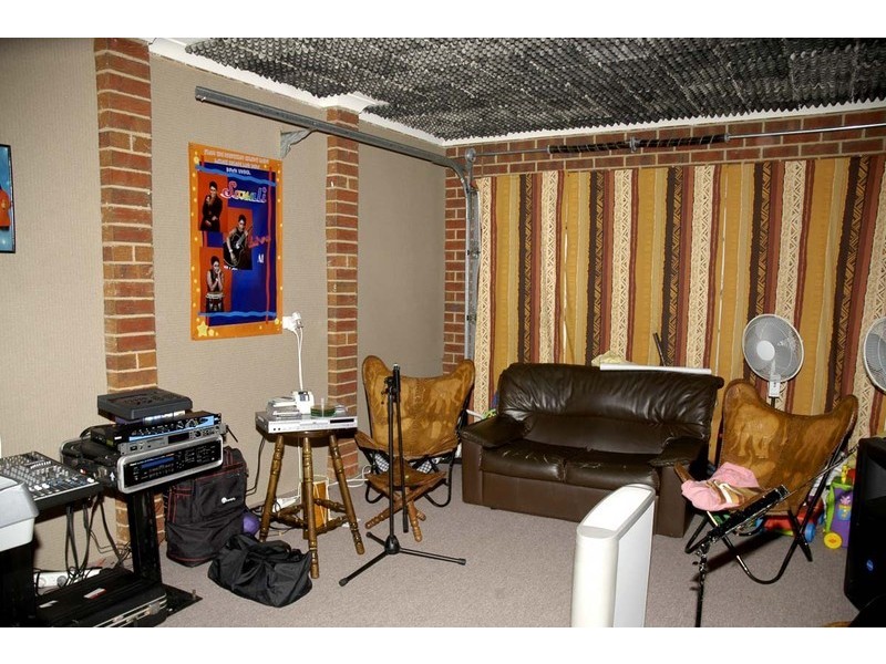 16 Meg Way, Berwick VIC 3806