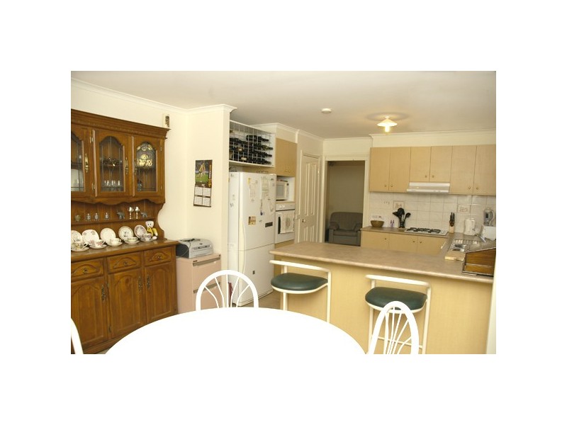 2/120 Bemersyde Drive, Berwick VIC 3806