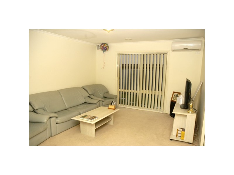 2/120 Bemersyde Drive, Berwick VIC 3806