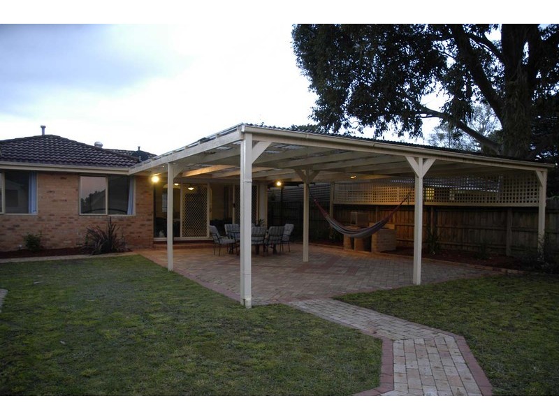 6 Bemersyde Drive, Berwick VIC 3806