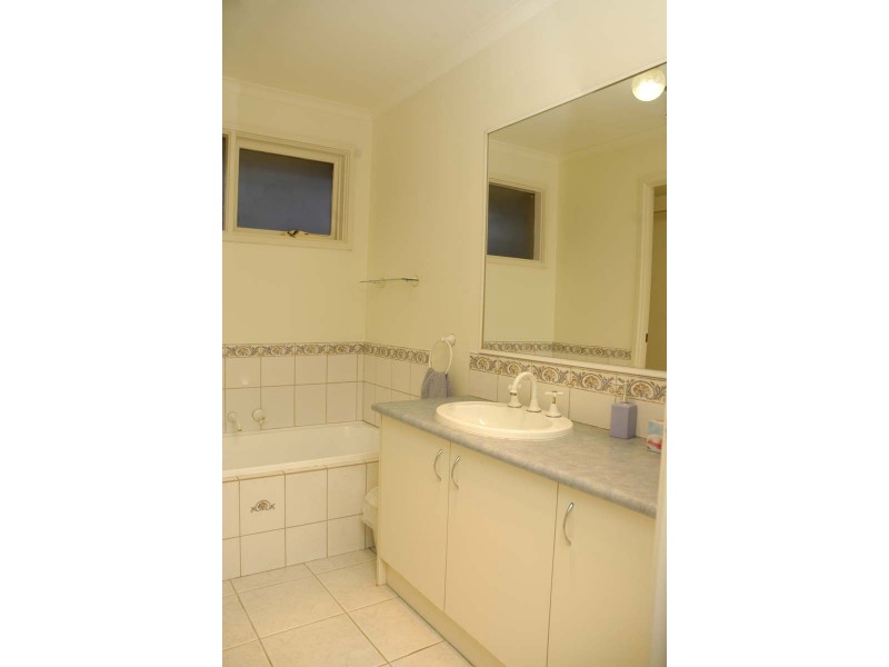 6 Bemersyde Drive, Berwick VIC 3806