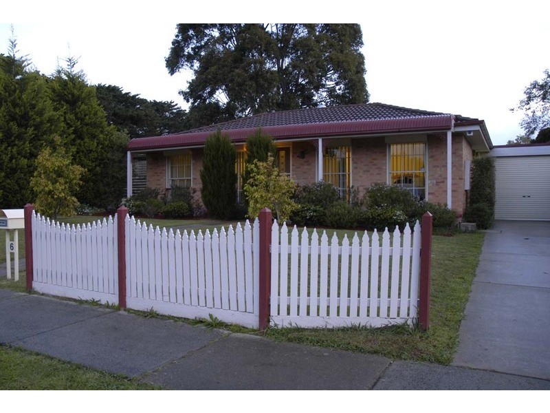 6 Bemersyde Drive, Berwick VIC 3806