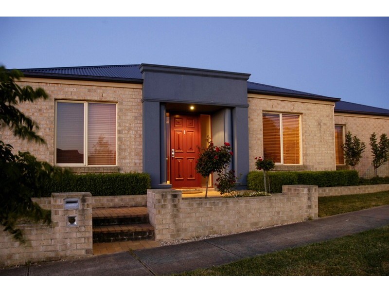 1  Lena Court, Berwick VIC 3806