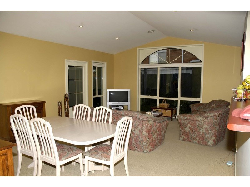 1  Lena Court, Berwick VIC 3806