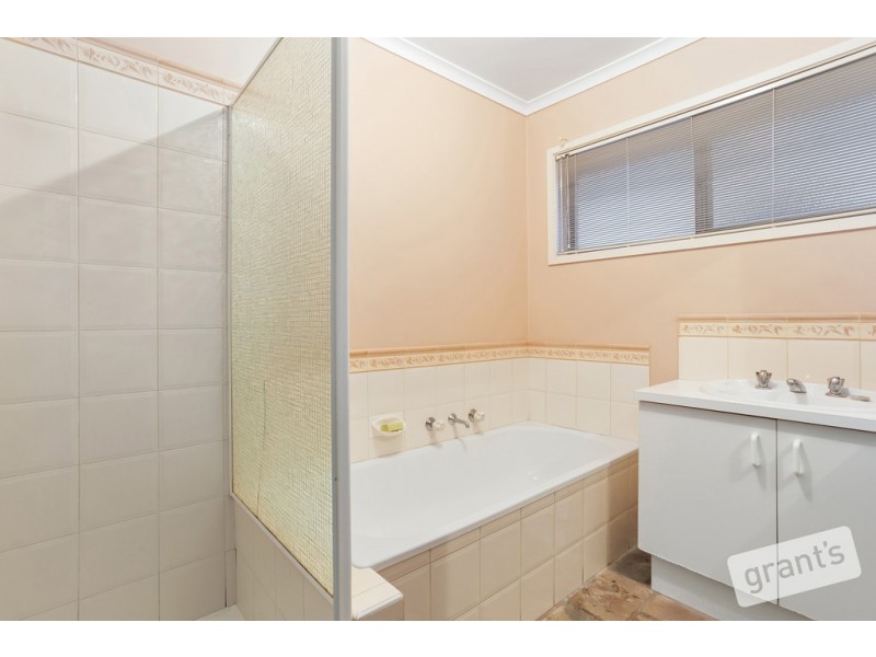 14 Harmon Close, Berwick VIC 3806