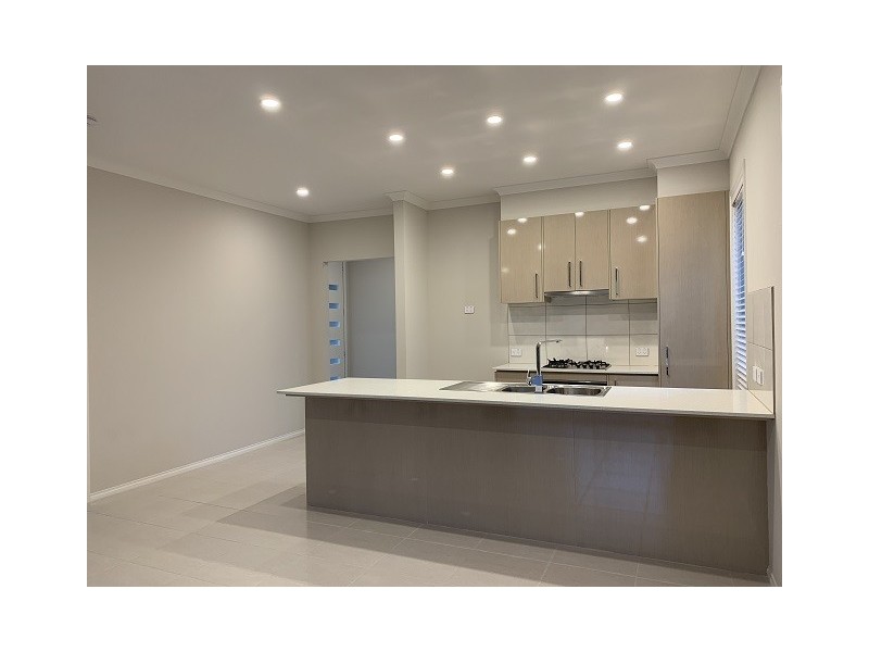 2/9 Pettit Close, Berwick VIC 3806