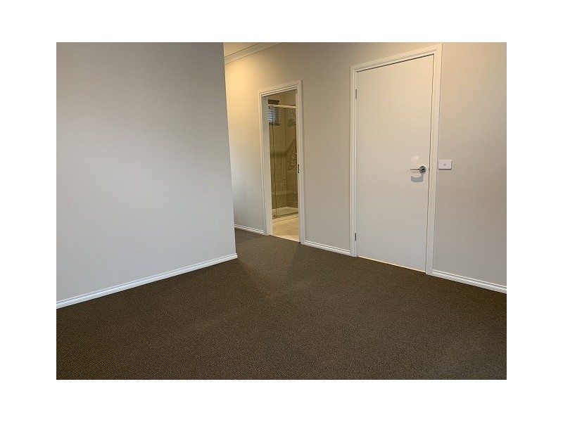 2/9 Pettit Close, Berwick VIC 3806