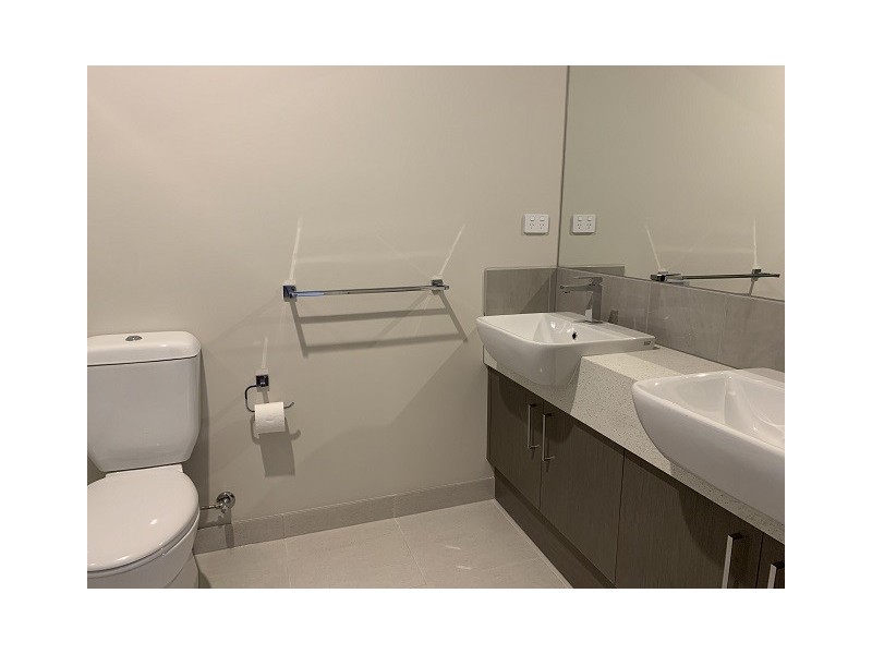 2/9 Pettit Close, Berwick VIC 3806