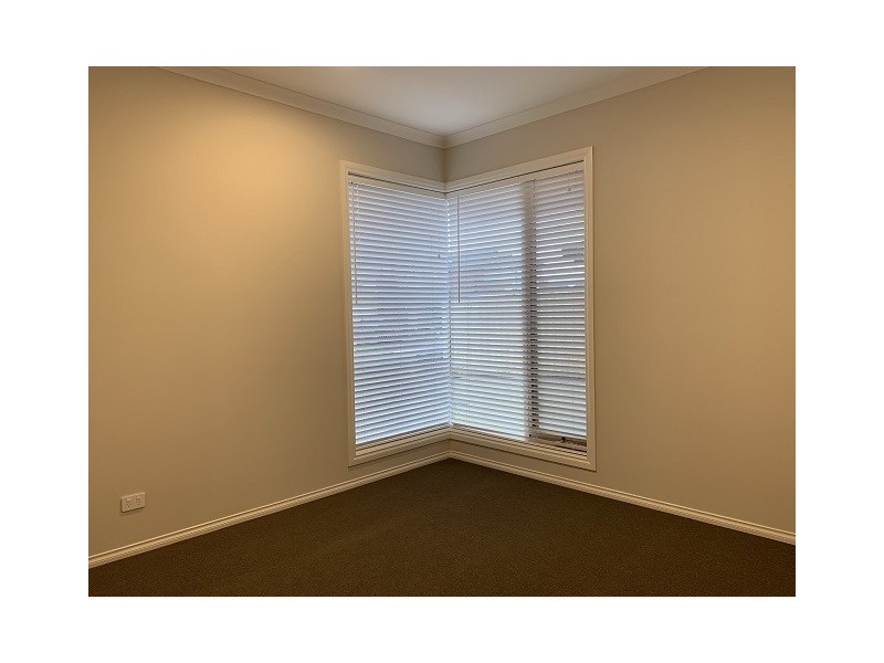 2/9 Pettit Close, Berwick VIC 3806