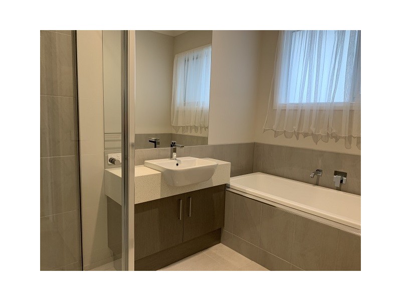 2/9 Pettit Close, Berwick VIC 3806