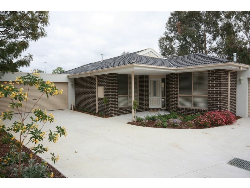 Unit 2, 2 Gamble Avenue, Berwick VIC 3806
