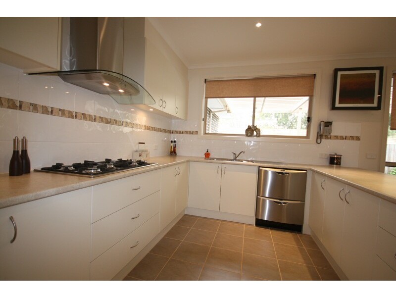 Unit 2, 2 Gamble Avenue, Berwick VIC 3806