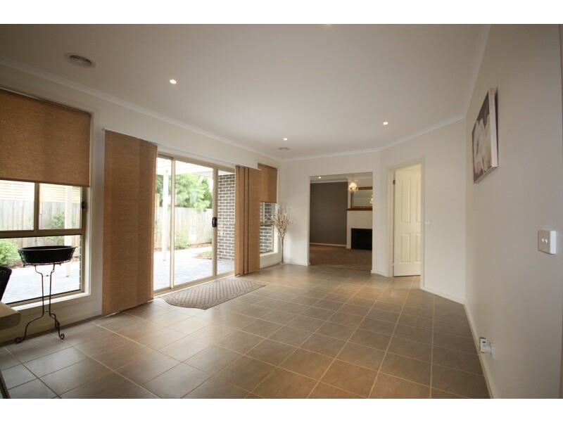 Unit 2, 2 Gamble Avenue, Berwick VIC 3806